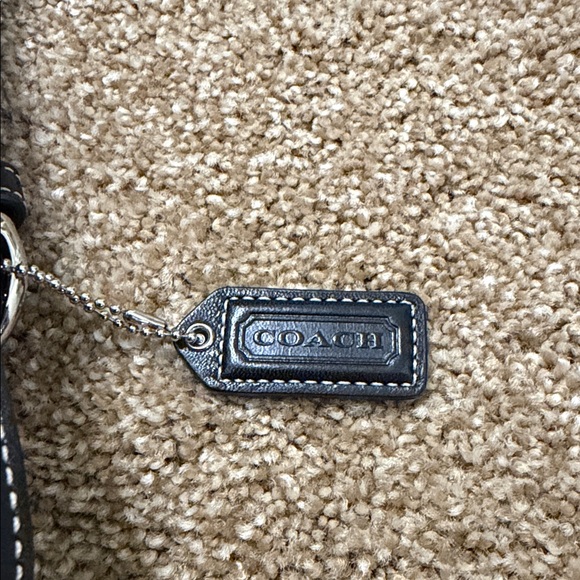 Coach Elegant Black Leather Shoulder Bag - Picture 8 of 13